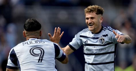 Pulido rallies Sporting KC to 2-2 draw with Galaxy